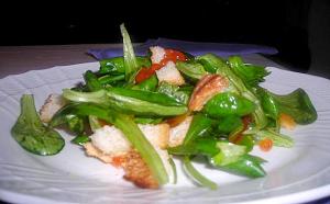 insalata di soncino con crostini e bottarga