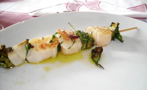 SPIEDINI DI CAPESANTE CON ZUCCHINE